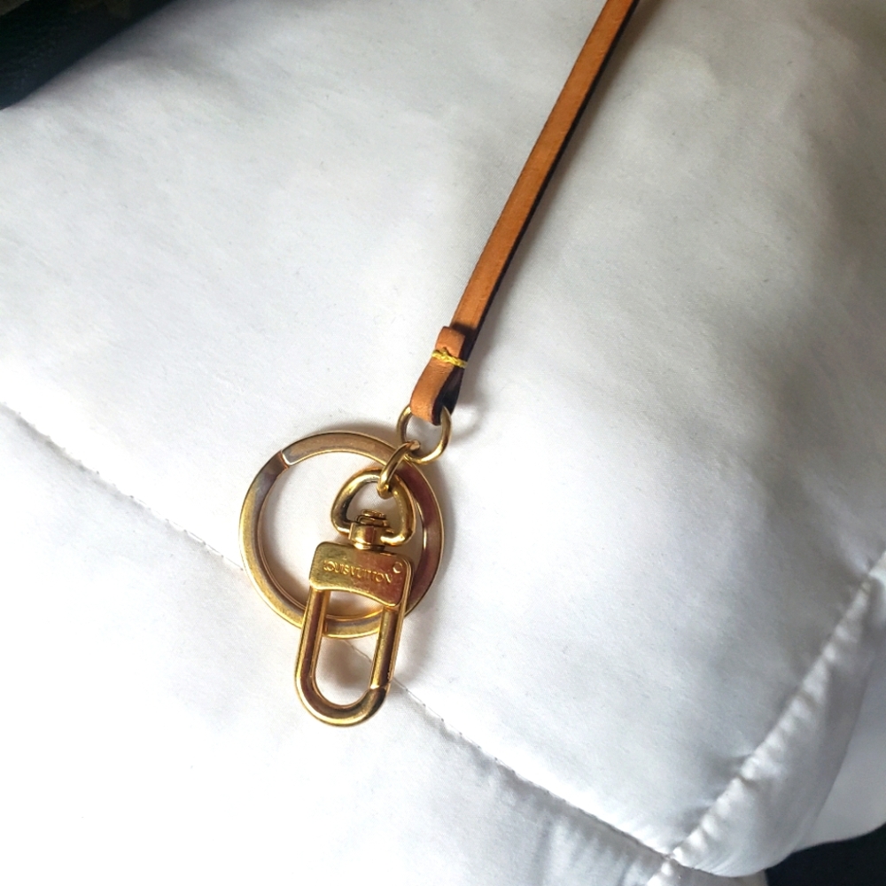 Louis Vuitton Artsy! Immaculate Condition! - Picture 15 of 15